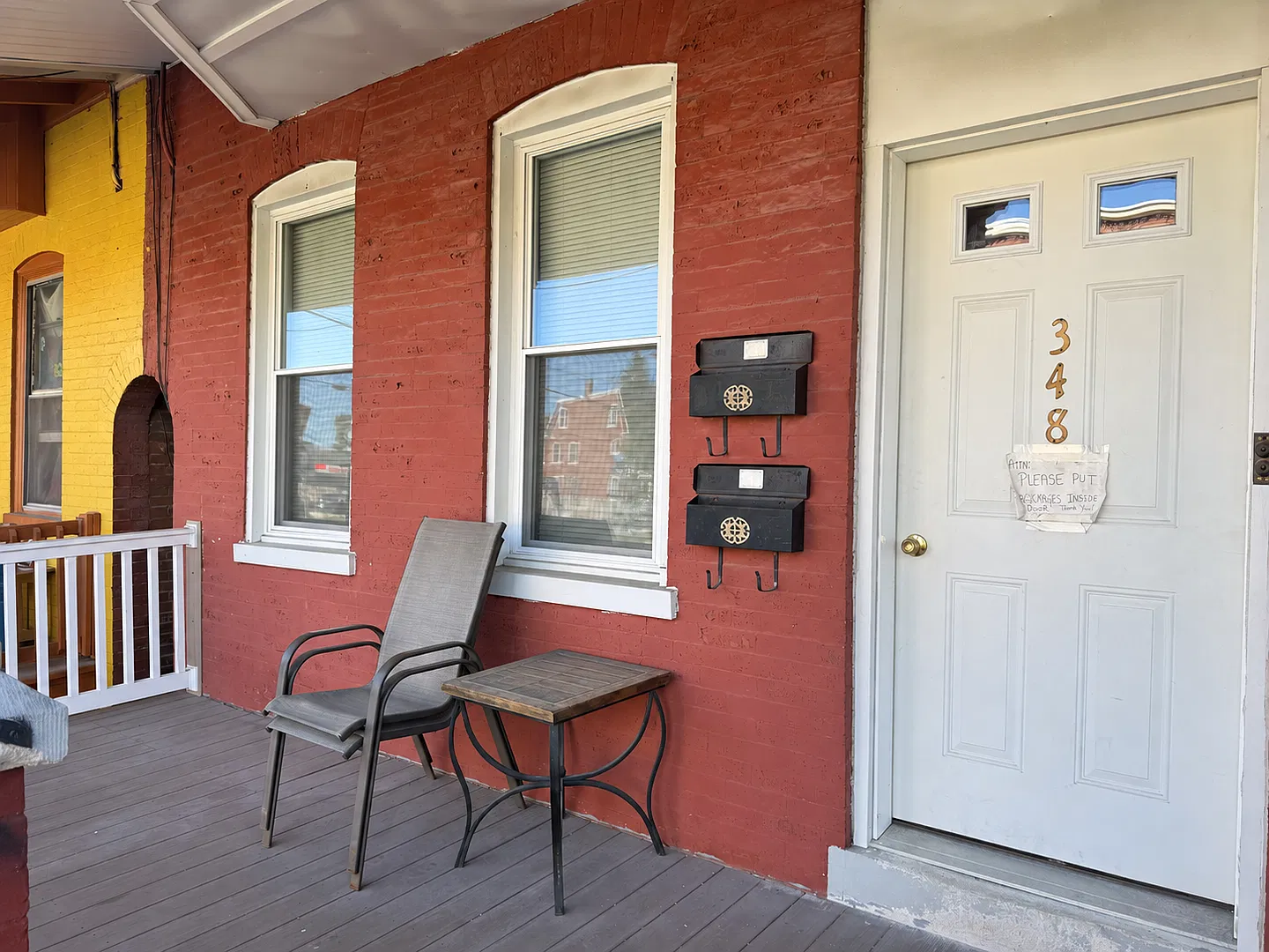 Spacious 2 bedroom 1.5 bathroom Victorian Style Apartment in Lancaster City with Bonus Room! — Photo 2