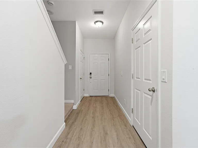 1346 Grantham Dr — Photo 5