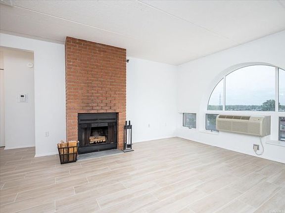 5th image of 205 Mineola Blvd APT 5B
