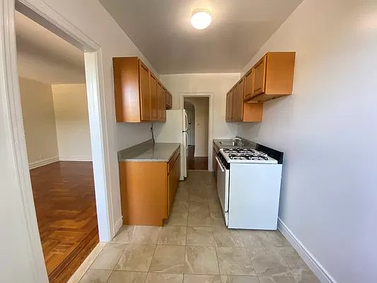 4th image of 41-15 46th St #4M