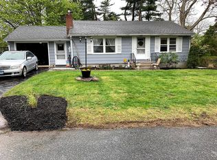 8 Donald Ave, Quaker Hill, CT 06375