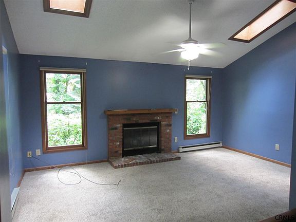 2nd image of 218 Woodscape Dr