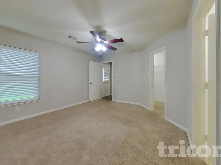 22719 Klingamans Way — Photo 5