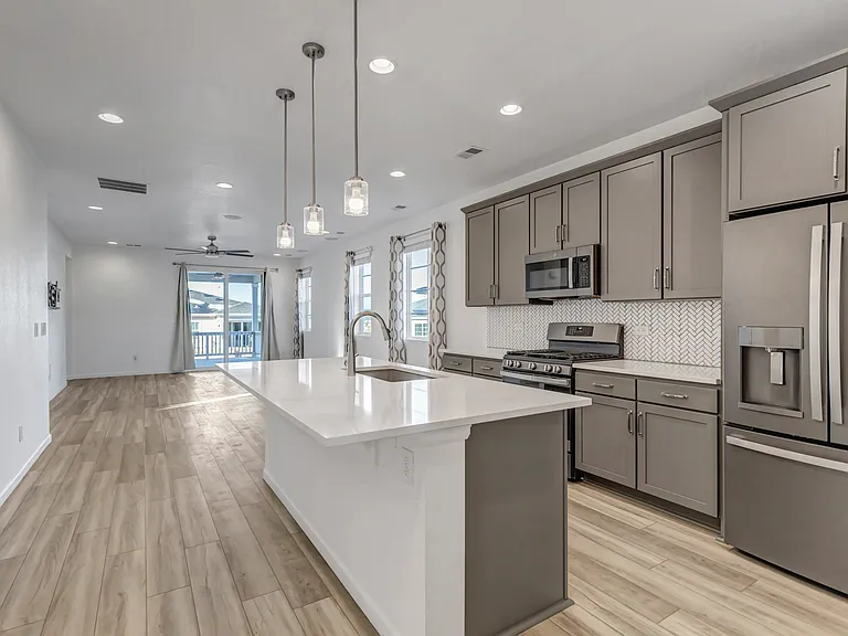 4007 Castle Vista Ln — Photo 10