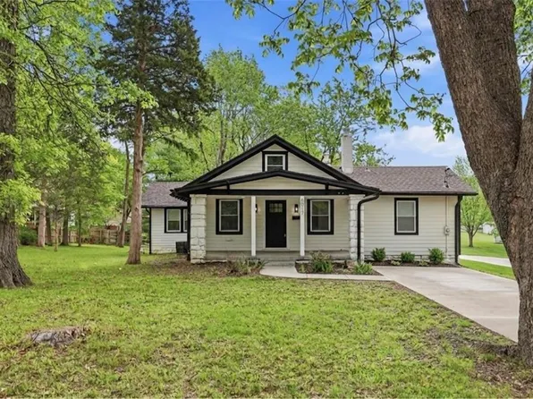 6017 Mastin St, Shawnee, KS 66203