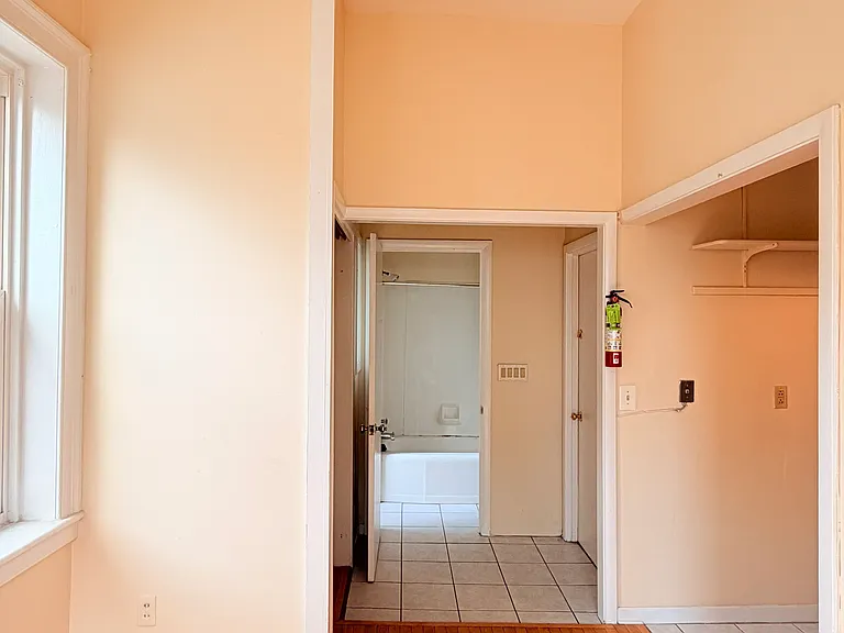 111 College St #4C — Photo 26
