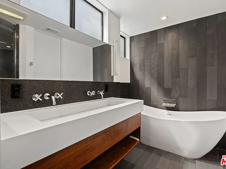 2409 Strongs Dr — Photo 10