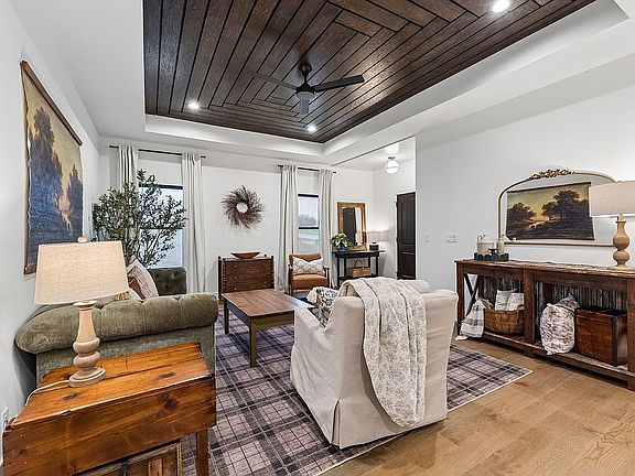4th image of 18104 Cooper St