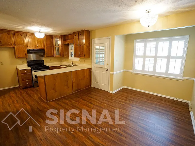 352 Jamestown Manor Dr — Photo 9
