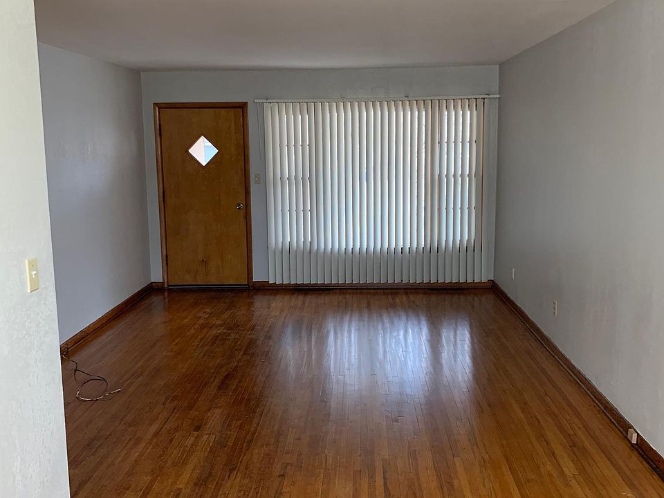 2nd image of 918 N El Paso Dr