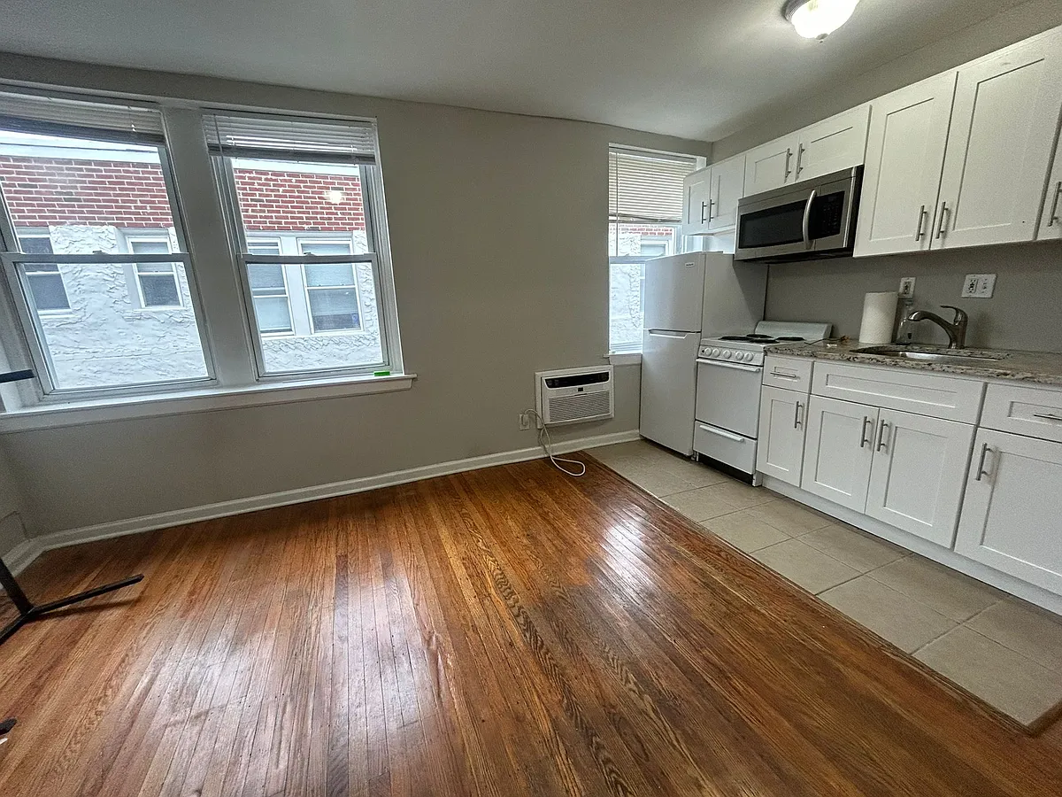 Building Photo - 3416 Spring Garden St #14