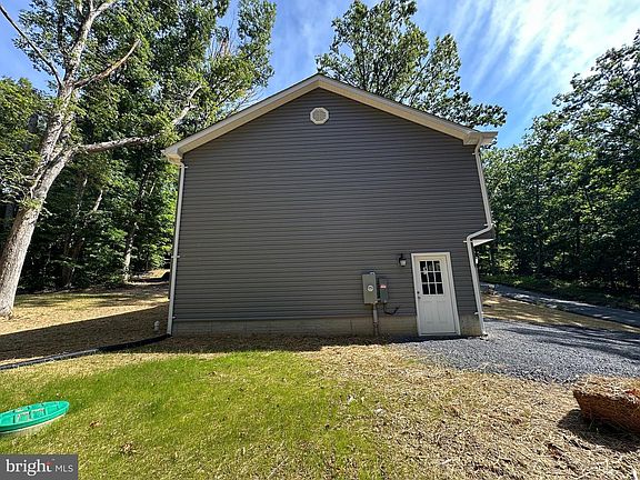 2nd image of 208 Beaver Trl