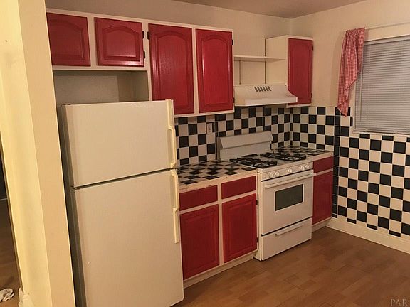 4th image of 210 Rocky Ave