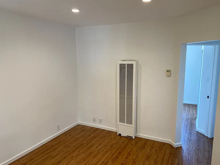 Manhattan Ave 707 — Photo 12