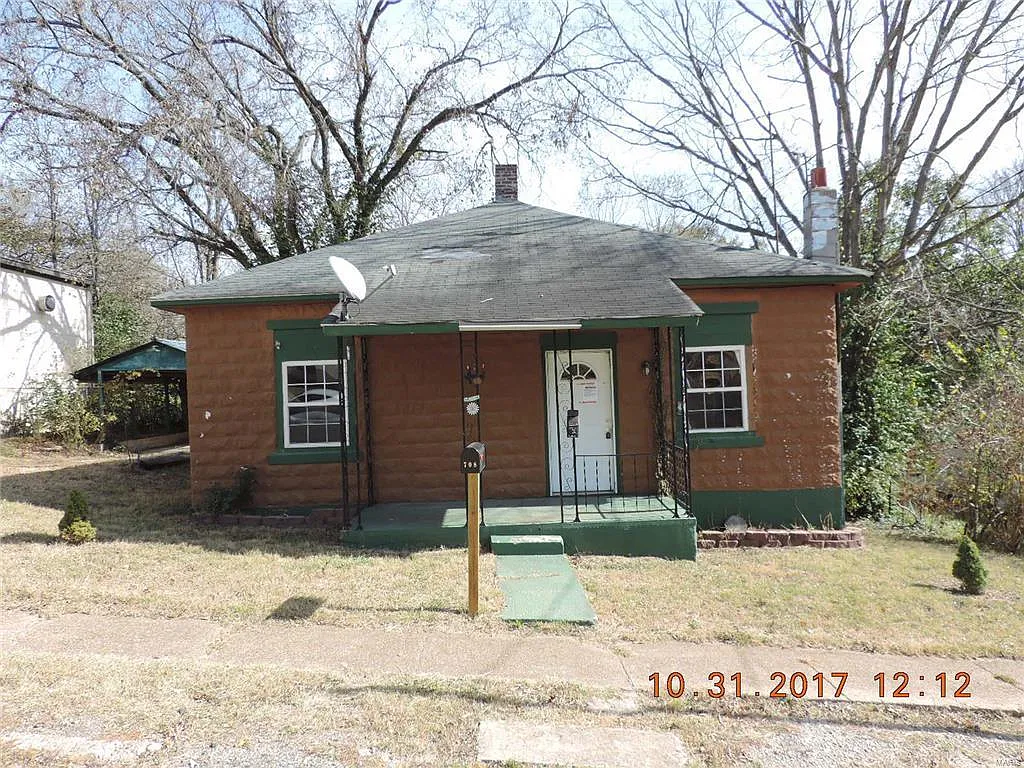 708 Walnut St photo 1