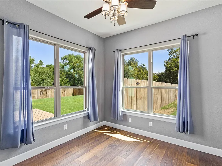 1614 Cedar Bend Dr — Photo 17