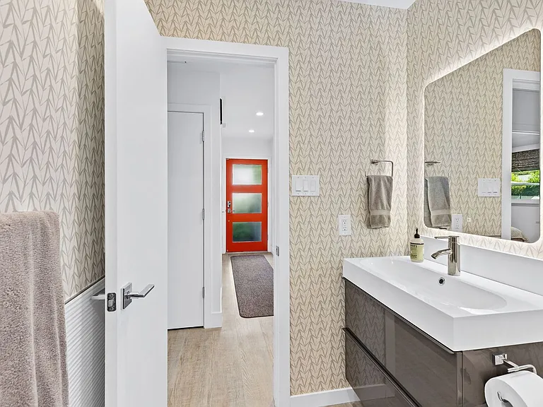 1028 East Ave — Photo 29