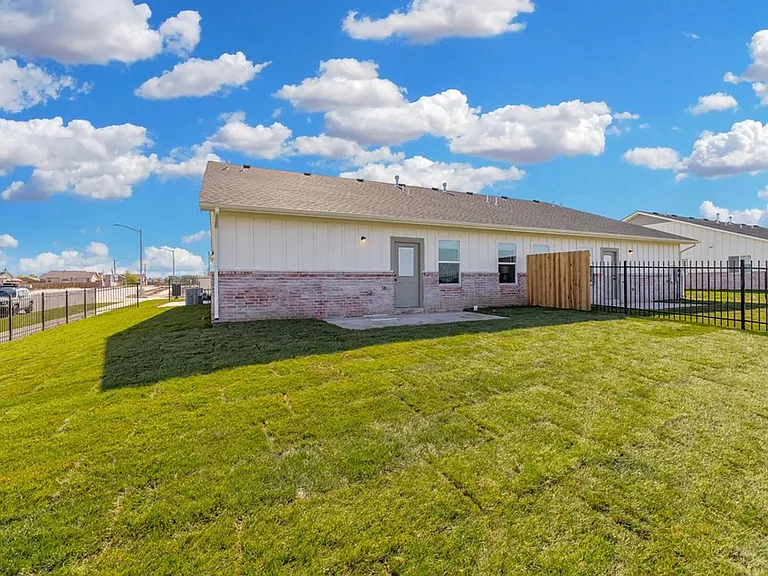 2412 W Elk Ridge Ave — Photo 15