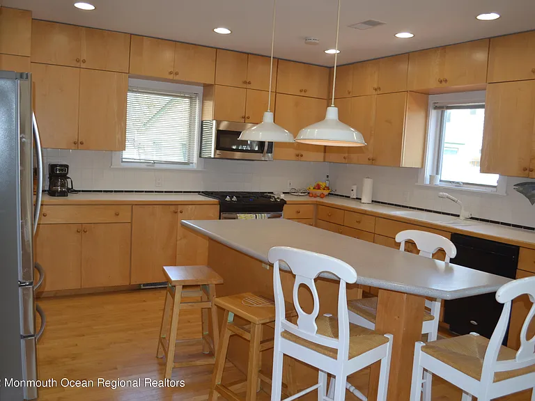 15 Ortley Ave — Photo 4