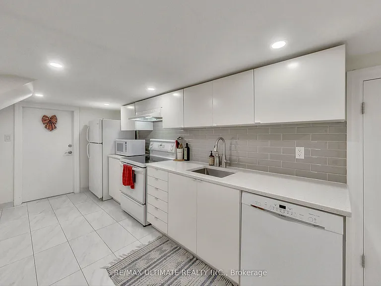 1652 Dufferin St #B — Photo 4