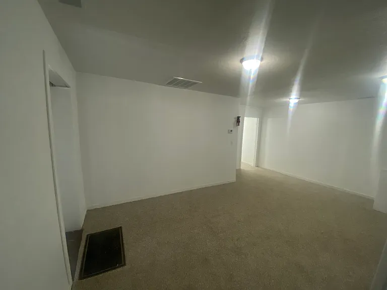 118 E Main St #4 — Photo 8