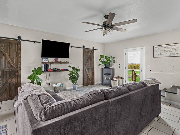 5th image of 28759 E 2400th St