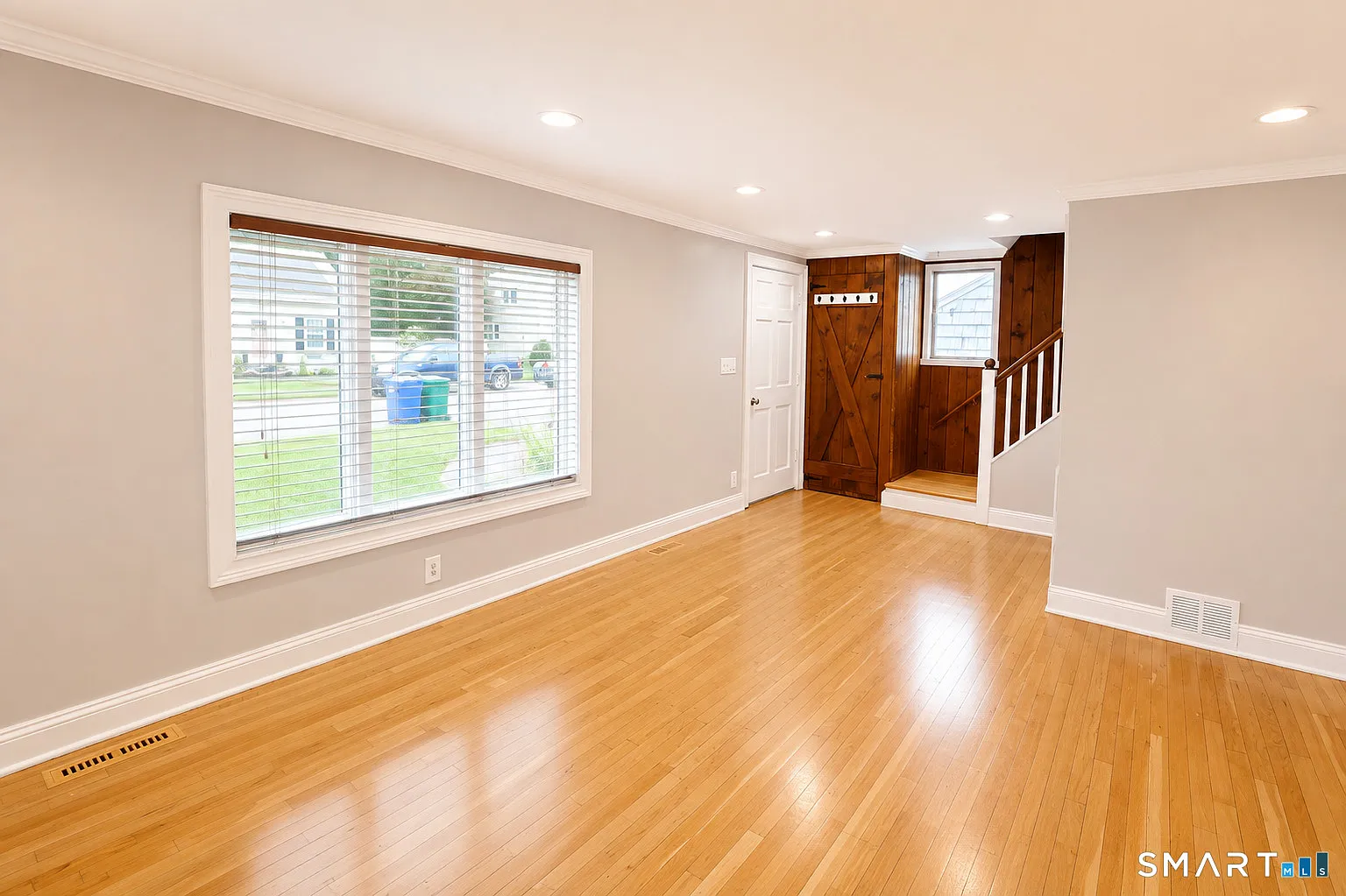 3 bed, 2.0 bath, 1152 sqft, $3,450 — Photo 2