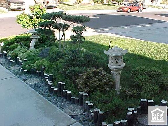 Front Yard Gardens
