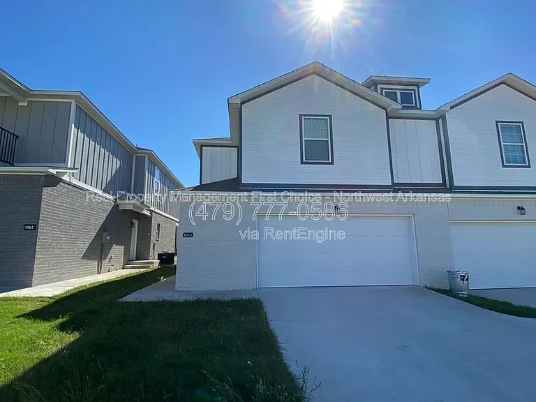 4211 Sante Fe Sq #1 — Photo 2