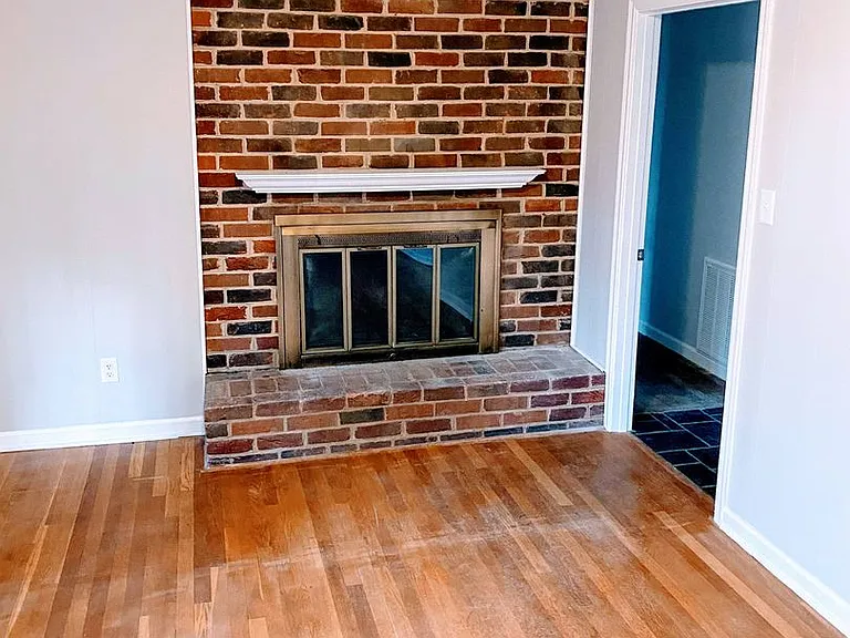 130 Yorkshire Cir — Photo 3