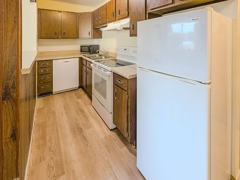 1001 Flanders Ln #102 — Photo 4
