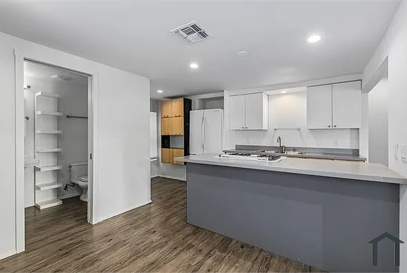 1030 E Polk St — Photo 8