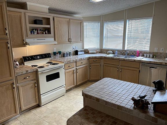 3rd image of 5 Ivanhoe Ct