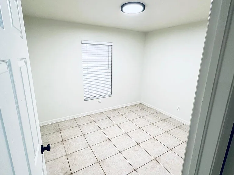 5025 Benton St — Photo 6