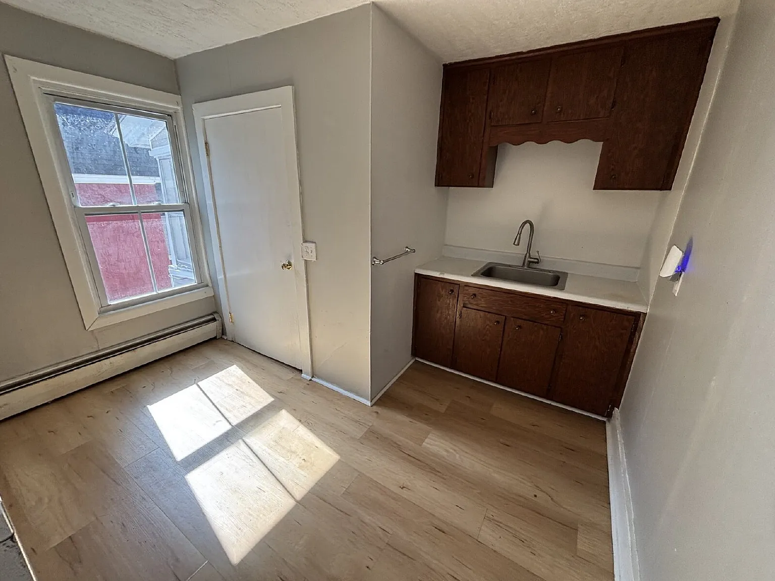 1 bed, 1.0 bath, $1,299 — Photo 2