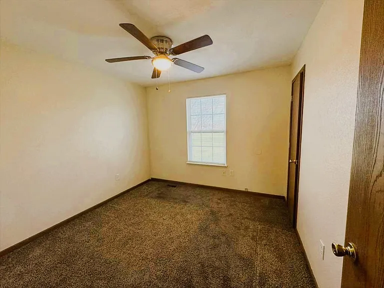 422 N Spruce St — Photo 10