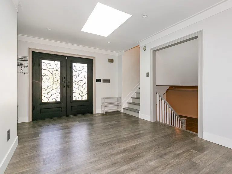 22 Olive St — Photo 4
