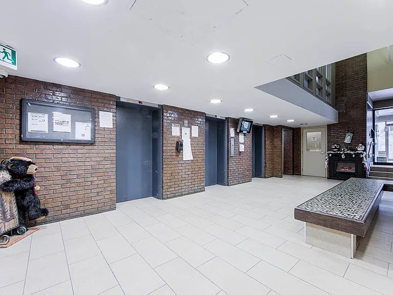 1275 Elgin St — Photo 10