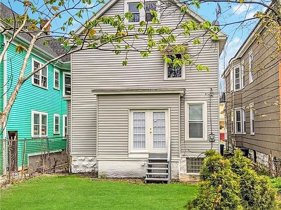 3rd image of 130 Oxford Ave