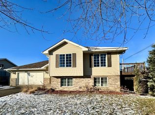 1611 Southridge Rd, River Falls, WI 54022