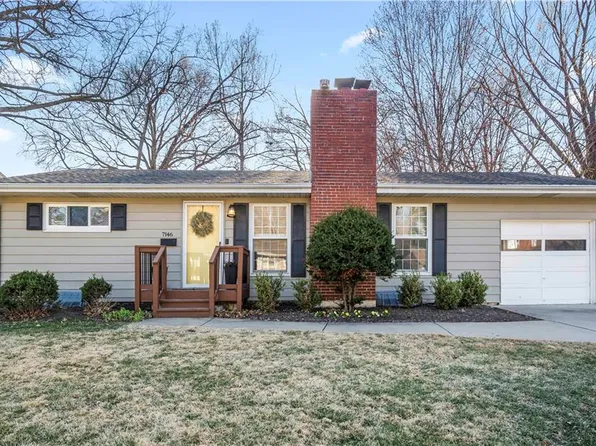 7146 Newton Dr, Overland Park, KS 66204