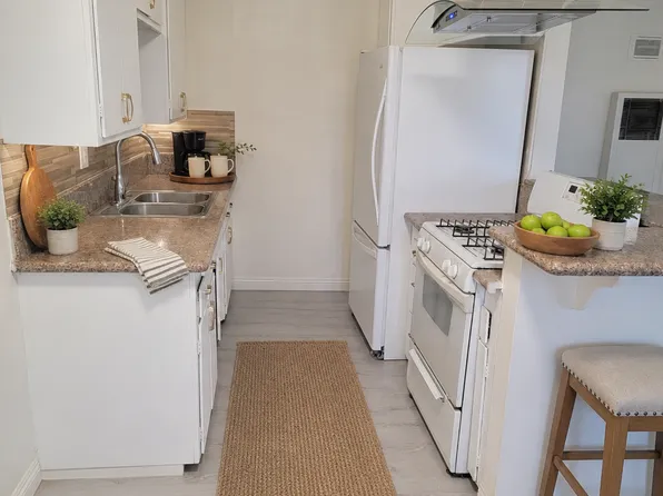 323 W 11th St APT 17, Upland, CA 91786