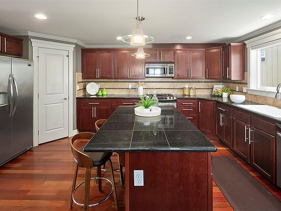 4th image of 3411 21st Ave W #B