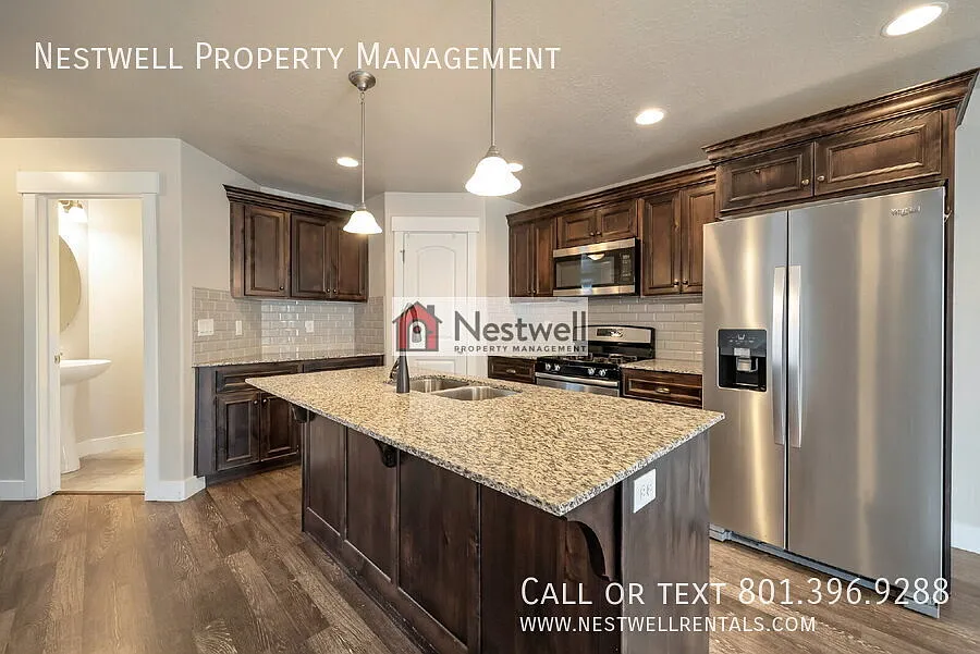 Fantastic 4-bed End-row townhome in Lehi — Photo 4