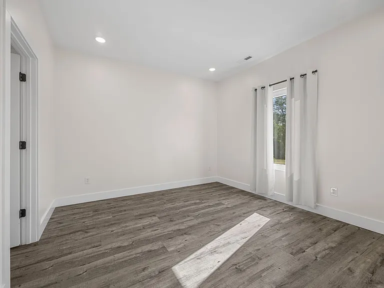 32 Beverly Hills Dr — Photo 16