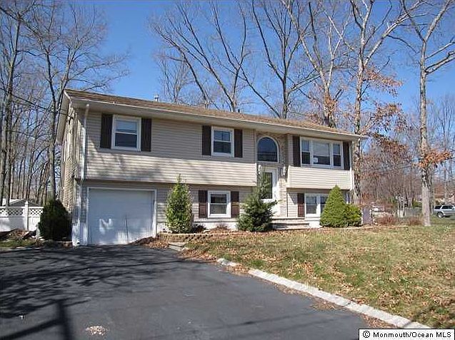 2nd image of 400 Diamond Rd