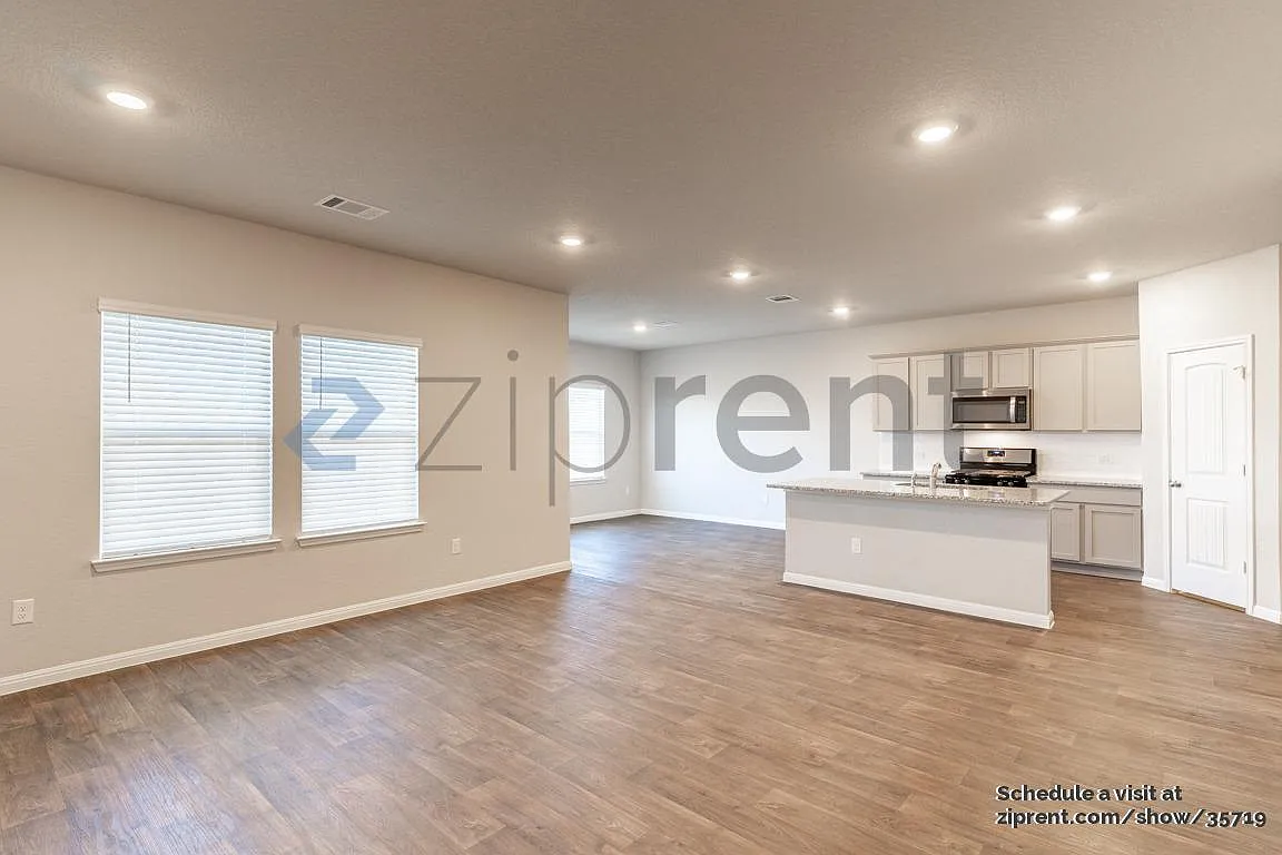 4 bed, 2509 sqft, $2,400 — Photo 2