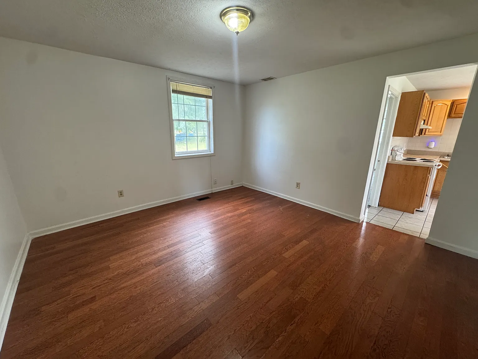2 bed, 760 sqft, $900 — Photo 2