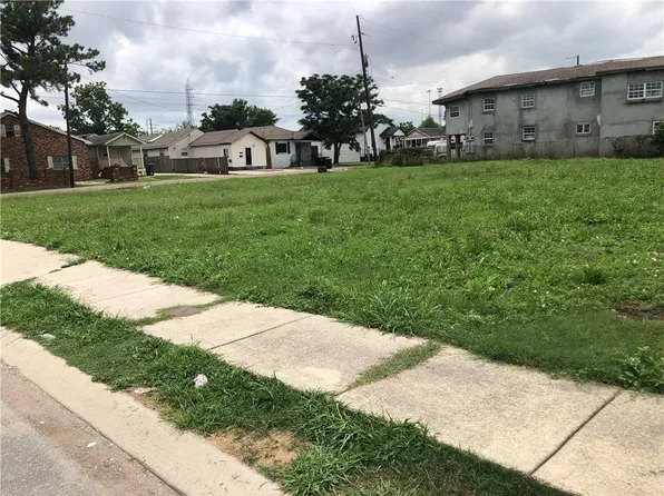 2200 Clouet St, New Orleans, LA 70117