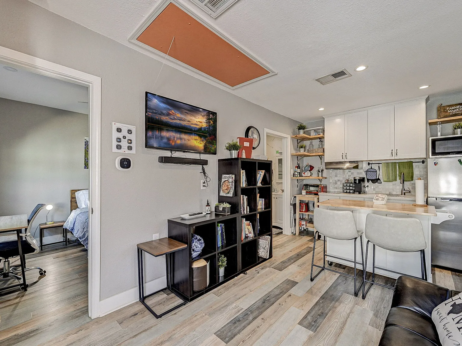 1 bed, 380 sqft, $1,600 — Photo 2
